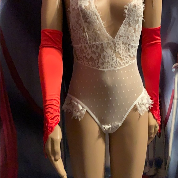 New packaged red Long gloves with finger loop - Picture 2 of 4